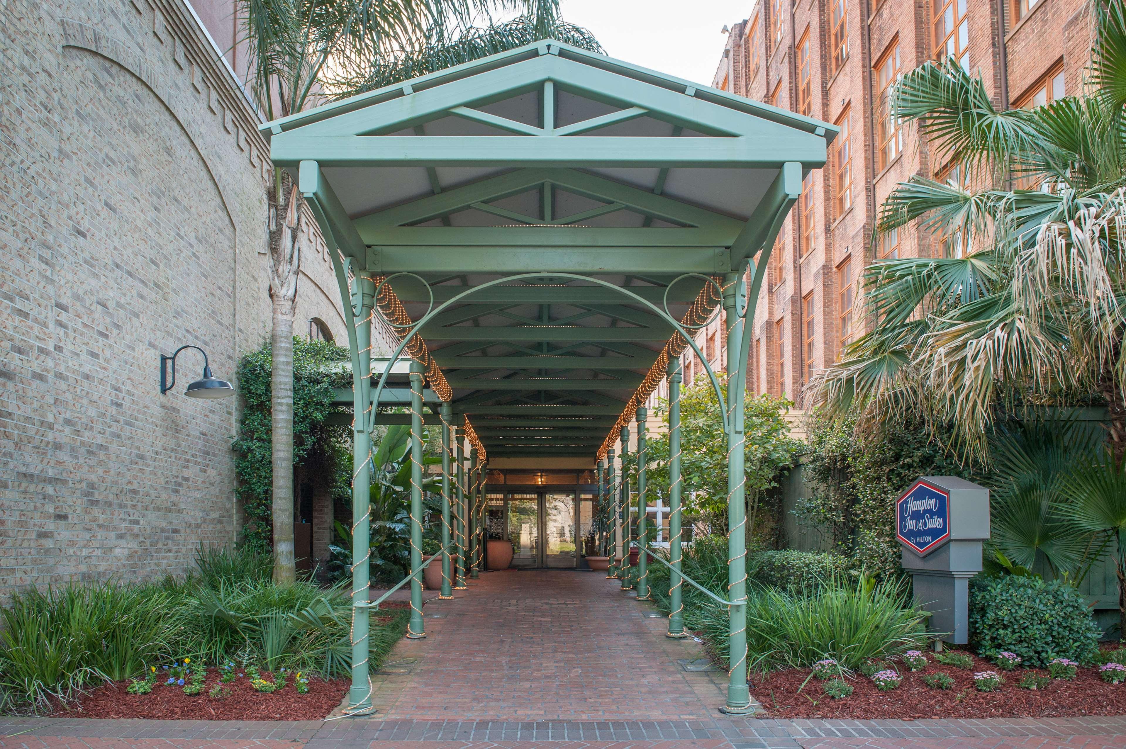 Hampton Inn And Suites New Orleans Convention Center Exterior photo